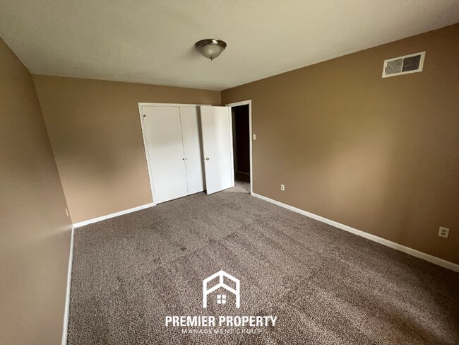 Building Photo - Spacious 4BR/2BA Whitehaven Home | 1,701 Sq Ft, Brick Fireplace & Quiet Cove