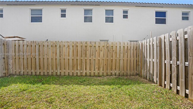 Building Photo - 2676 SE 12th Pl