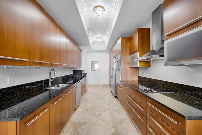 Building Photo - 704 N Ocean Blvd