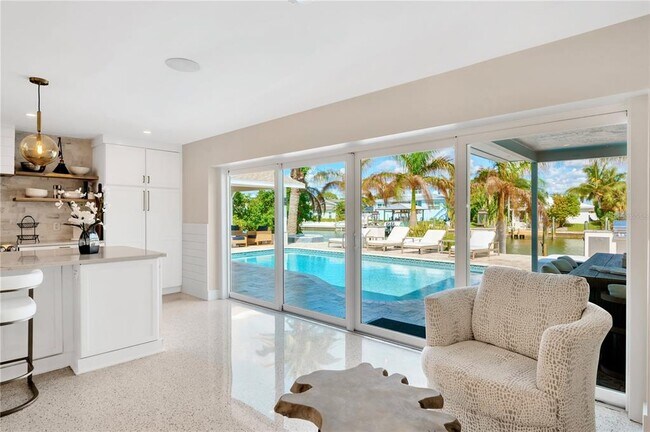 Building Photo - 807 Snug Island