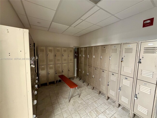 Building Photo - 1450 Brickell Bay Dr