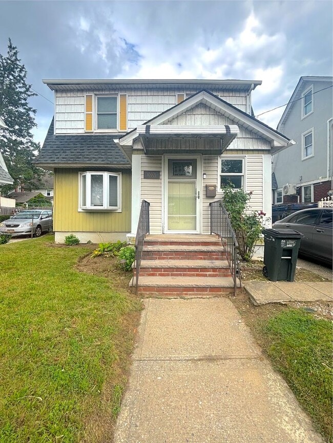 Building Photo - 4-Bedroom, 1-Bathroom Residence w/ Washer and Dryer