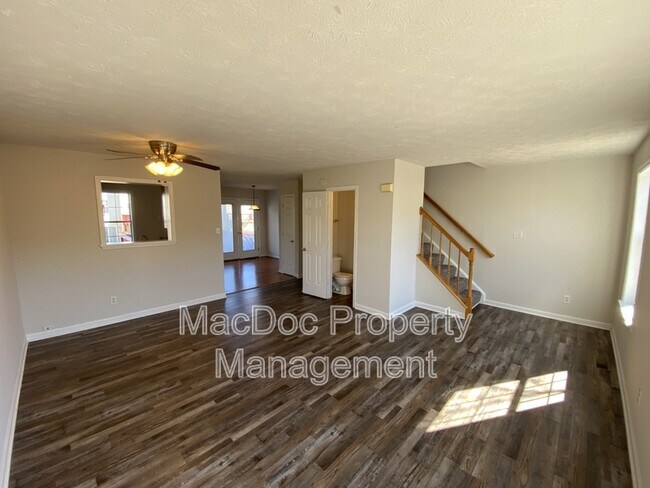 Building Photo - 105 Raquel Ct