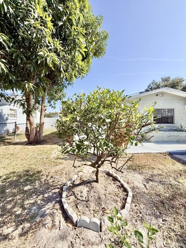 Building Photo - 1221 Jewel Ave