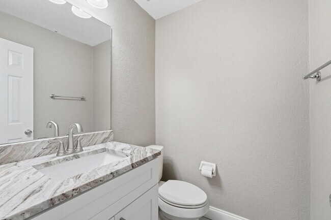 Building Photo - 3 bedroom condo