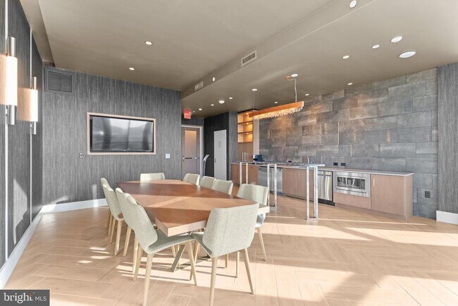 Building Photo - 7887 Jones Branch Dr