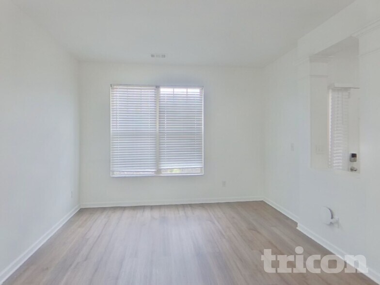 Building Photo - 5732 Barrington Run