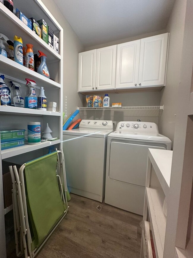 Building Photo - MOVE IN PROMO!!! ONE MONTH FREE --- Beautiful Condo walking distance to Grand Boulevard!