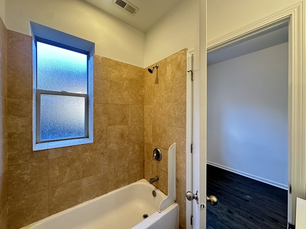 Building Photo - 5054 N Winthrop Ave