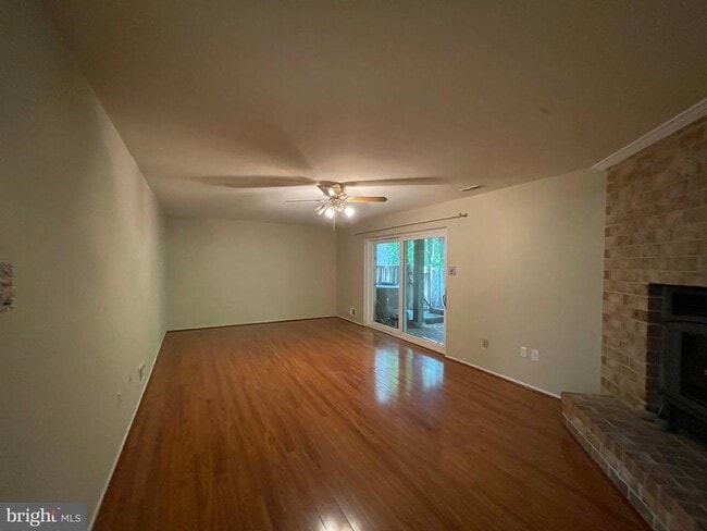 Building Photo - 11859 New Country Ln