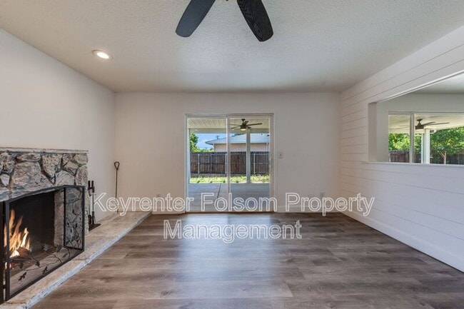 Building Photo - 5800 Deary Way