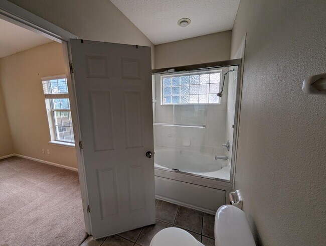Building Photo - 1736 Forest Lake Cir W