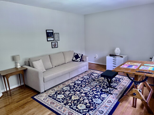 Building Photo - 2730 Wildwood Cir