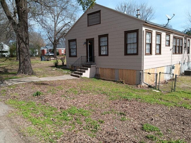 Building Photo - 103 E Robinson Pl