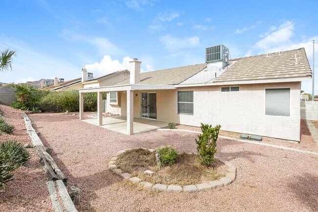 Building Photo - 541 Vantage Ave