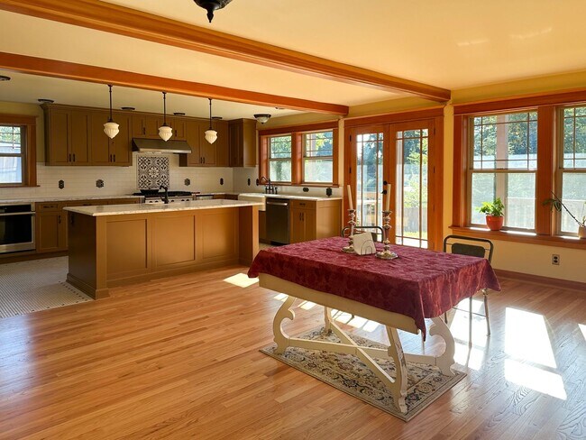 Building Photo - Luxury Craftsman with Spanish Accents & Bo...