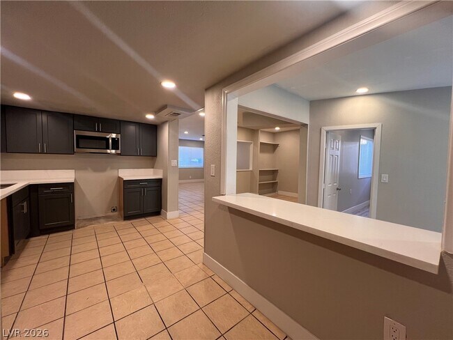 Building Photo - 2624 E Brady Ave