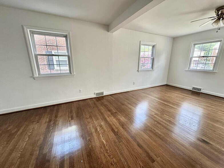Building Photo - 3722 3rd St S