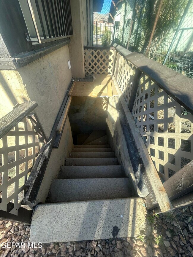 Building Photo - 1546 Upson Dr