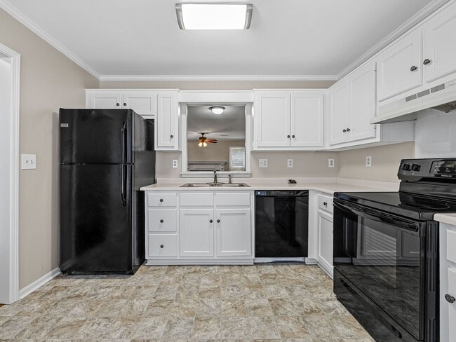 Building Photo - Cozy 3 Bedroom, 2.5 Bath Home with 2 Car G...