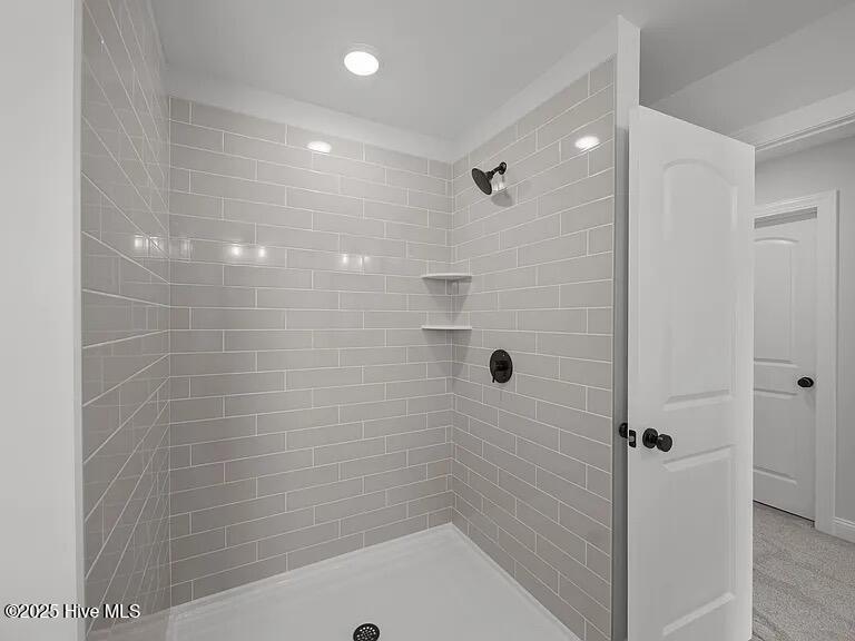 Building Photo - 4400 Laurel Ridge Dr