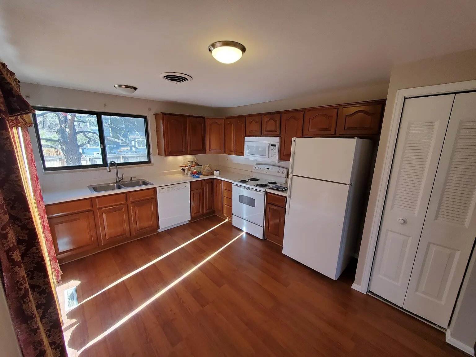 Building Photo - 10463 Garland Way