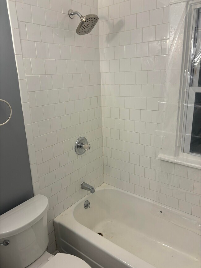 Building Photo - 3132 Mapleleaf Ave