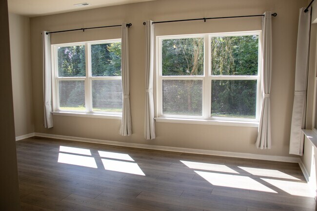 Building Photo - 1266 Coachman Way