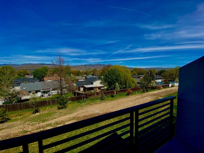 Building Photo - Close to Micron, 3 Bedroom 3 bath w/ a Million Dollar View!