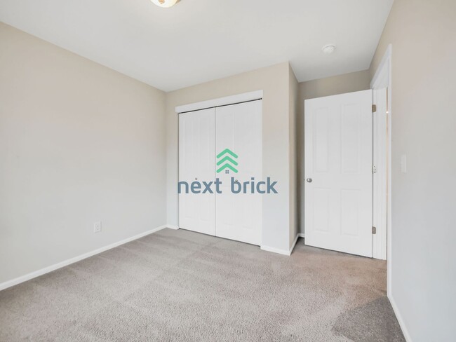 Building Photo - 5 Bed 3 Bath Single-Family Home Available ...
