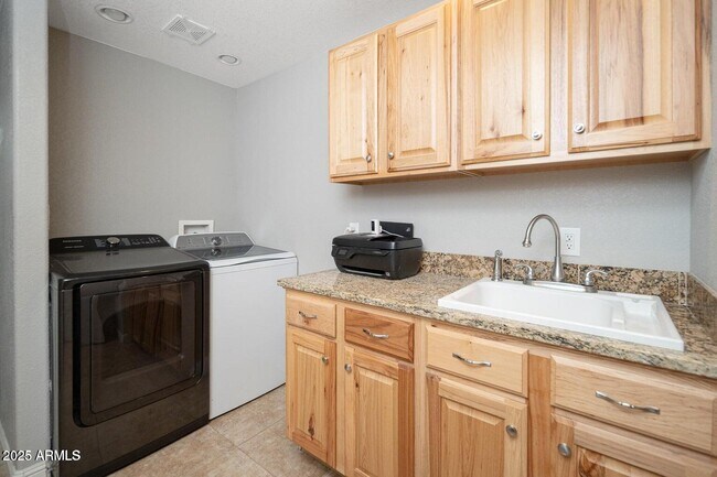 Building Photo - 307 W Piute Ave