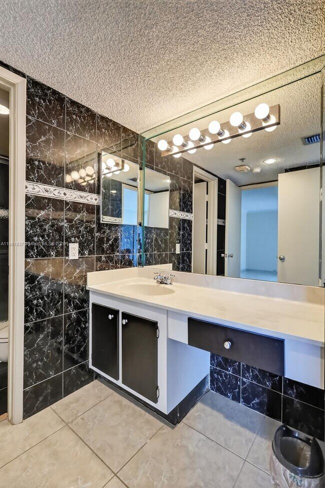 Building Photo - 20355 NE 34th Ct