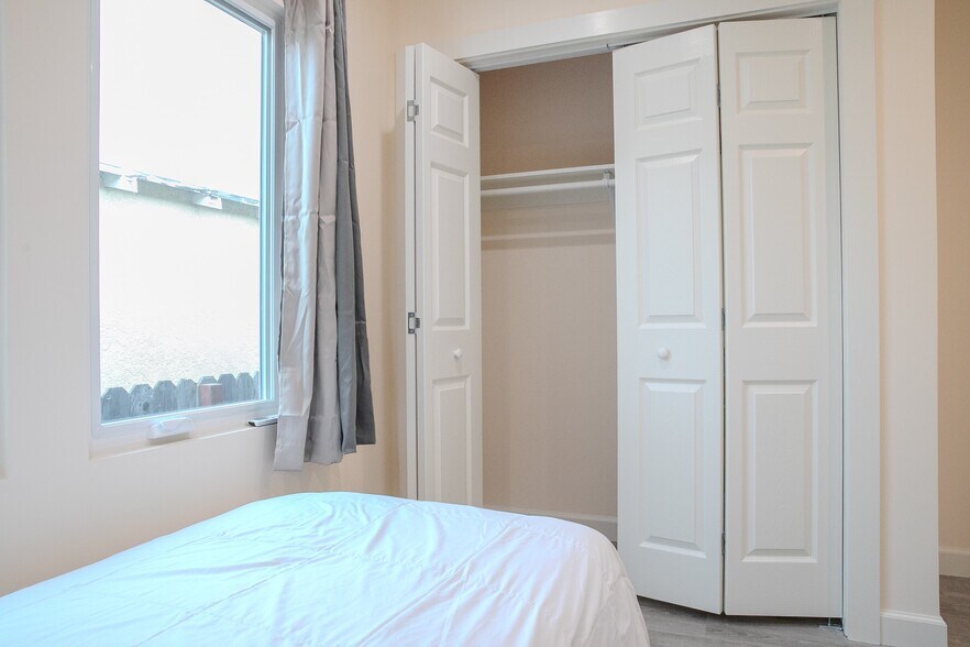 Building Photo - 1009 Arlington Ave