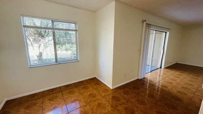 Building Photo - 5504 Pokeweed Ct