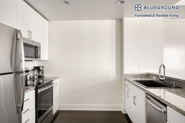 Building Photo - 612 Flower St