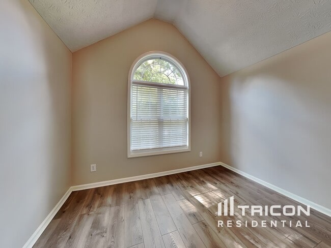 Building Photo - 1512 Riverglen Dr