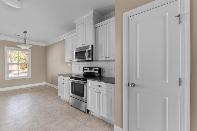Building Photo - 261 Crown Heights Way