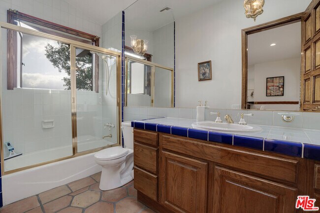 Building Photo - 10160 Cielo Dr