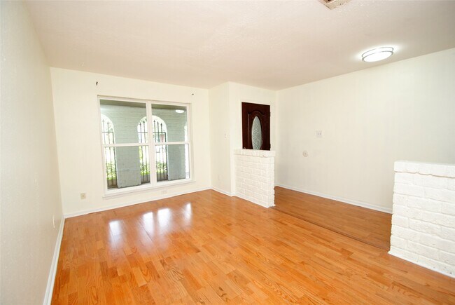 Building Photo - 11511 Creekhurst Dr