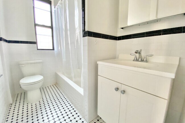 Building Photo - 105 Pinehurst Ave