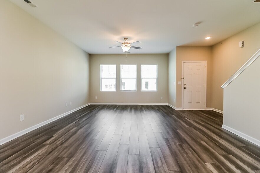 Building Photo - 539 Landing View Dr