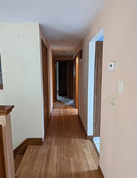 Building Photo - 536 W Pelham Rd