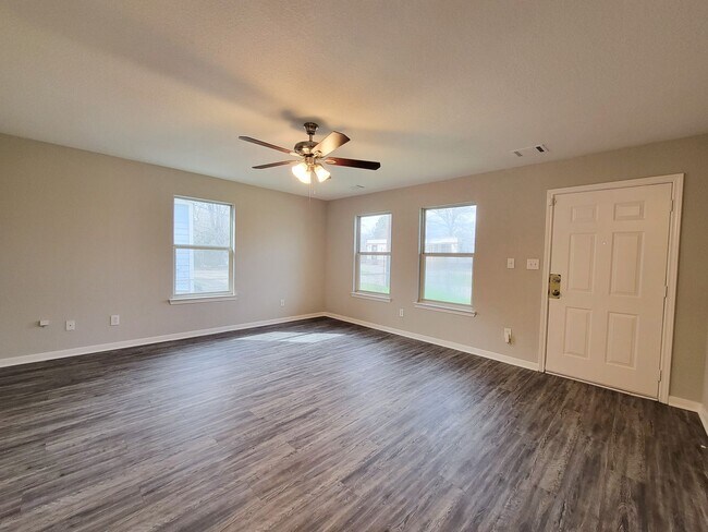 Building Photo - BEAUTIFUL 3 BEDROOM HOME IN CONROE WITH AL...