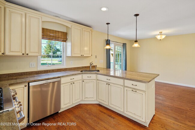 Building Photo - 111 Main St