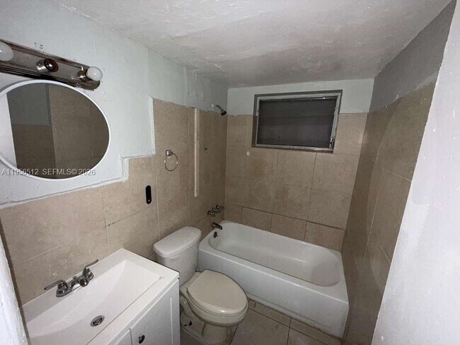 Building Photo - 1960 NW Flagler Terrace