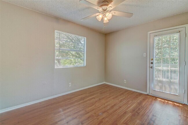 Building Photo - 400 Hedgewood Dr