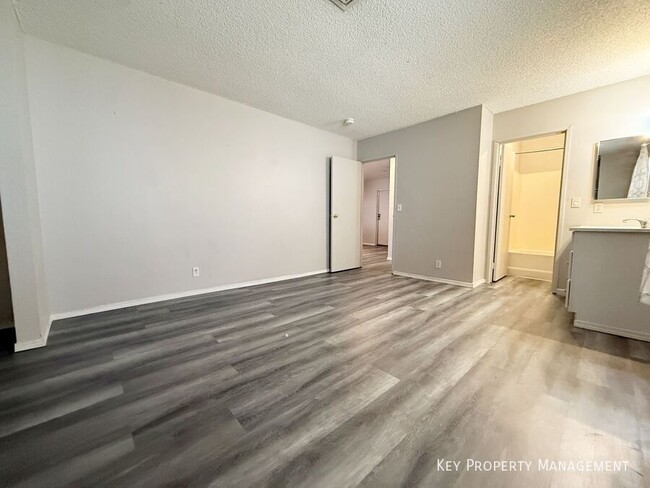 Building Photo - 5206 Golden Ln