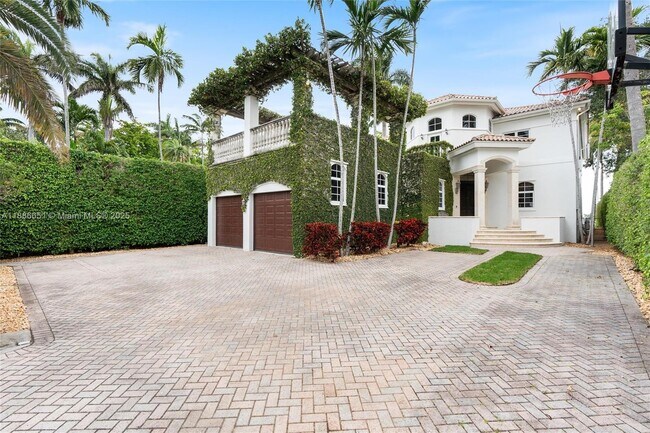 Building Photo - 305 N Hibiscus Dr