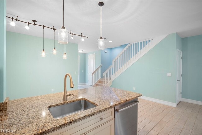 Building Photo - 15820 Portofino Springs Blvd
