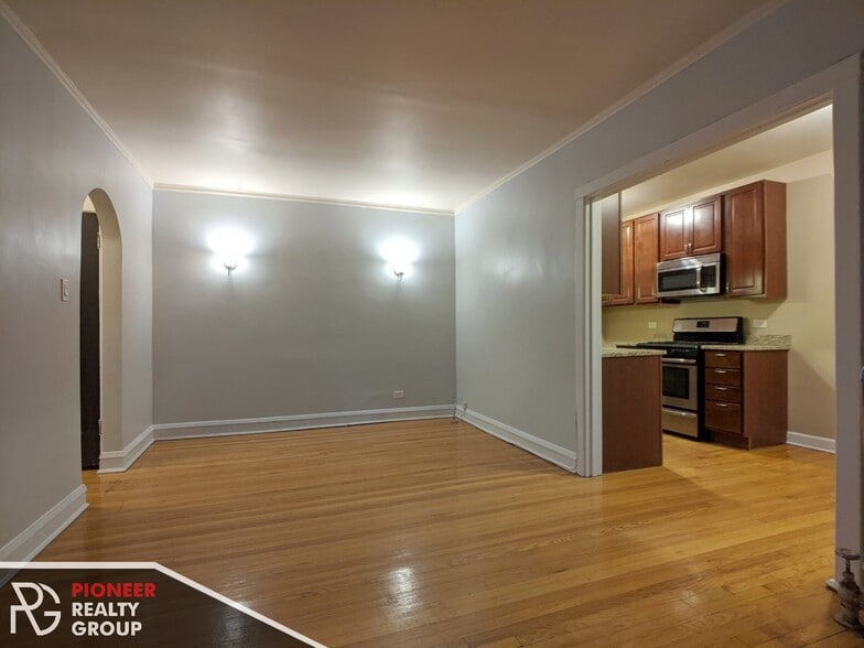 Building Photo - 4901 N Hoyne Ave